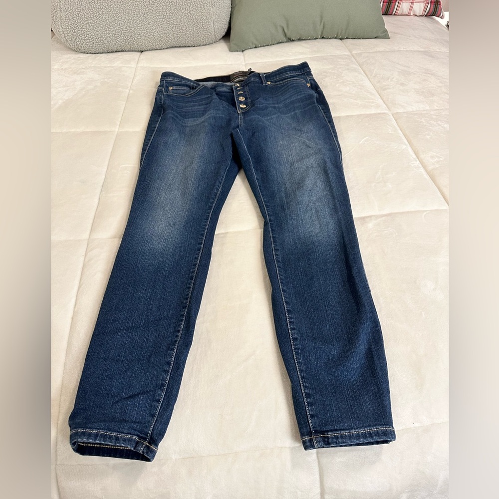 Torrid Bombshell skinny fit, medium wash jeans with five button fly. Size 18W